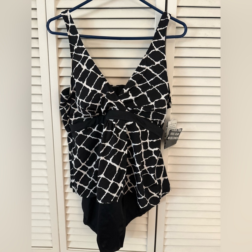 TrimShaper Size 18 Black and White Swimsuit (NWT)